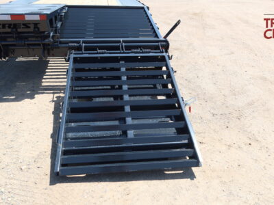 26 Hillcrest 154165SBMR 8.5’X16’+5′-21′ Deckover