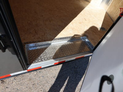 27 H&H H10124FTCHV-140 8.5’X24′ Enclosed